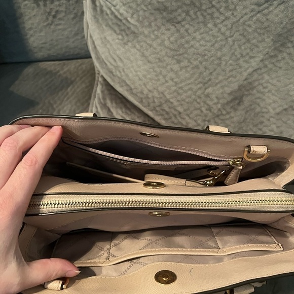 Michael Kors purse - Picture 2 of 10